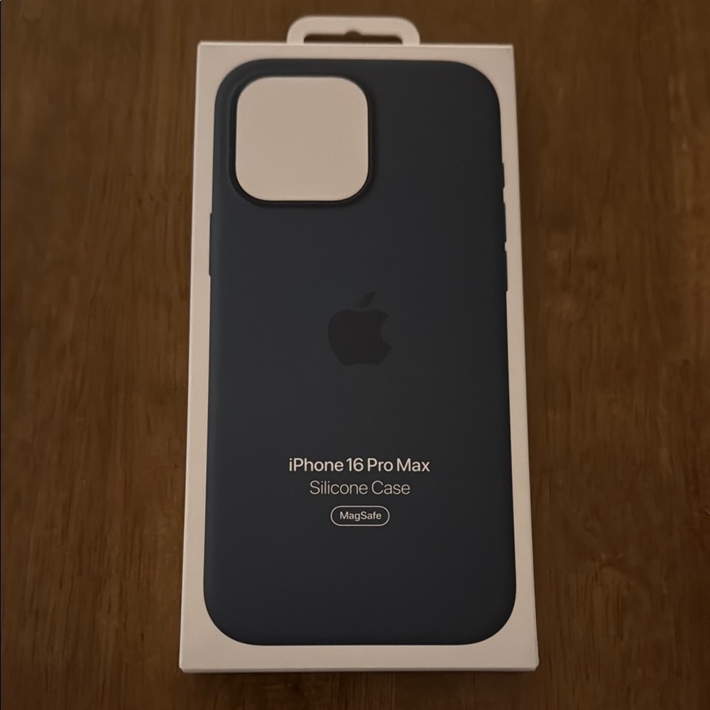 Apple iPhone 16 Pro Max Silicone Case - Lake Green